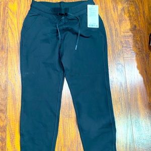 Lululemon NWT black ready to fleece jogger